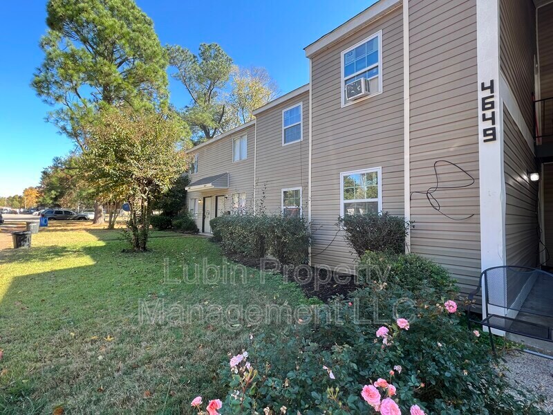 Primary Photo - 4649 Royal Ridge Dr