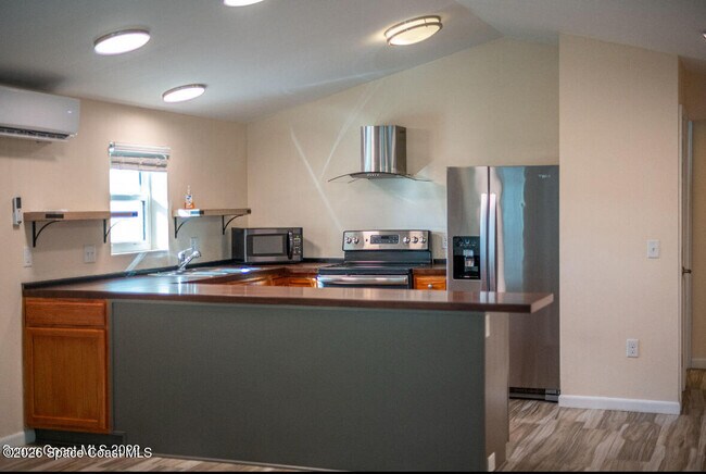 Building Photo - 1460 Guava Ave