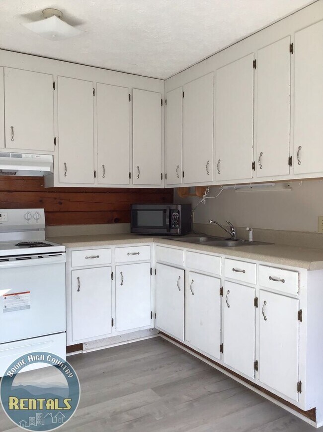 Foto del edificio - 182 Alpine Acres Rd