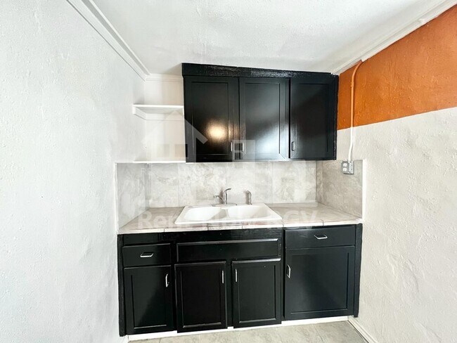 Foto del edificio - 2232 Chicago Ave