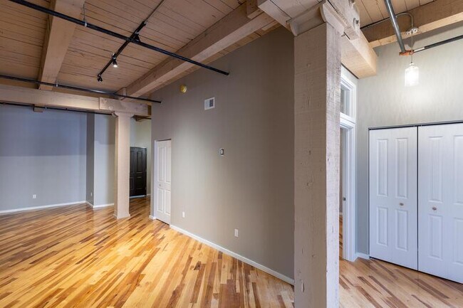 Building Photo - 116 N 4th St