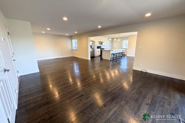 Foto del edificio - Spacious 5-Bedroom Home with Large Backyard in San Bruno