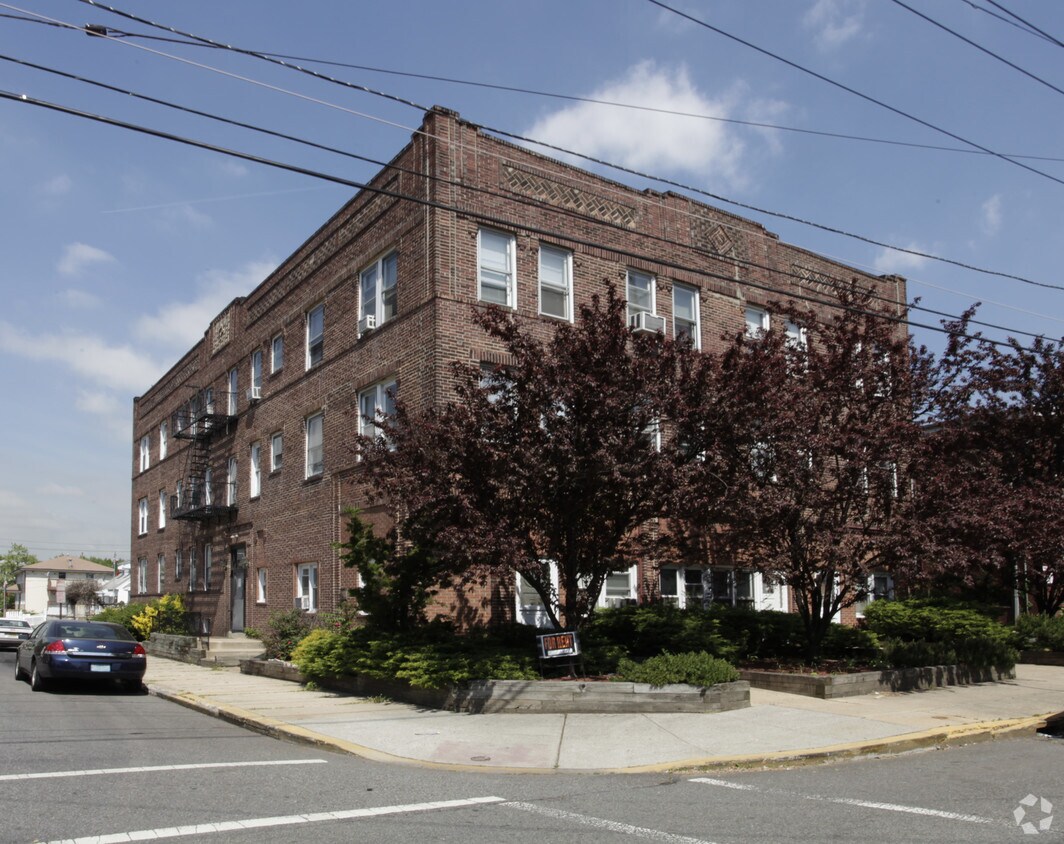 Primary Photo - 449 Garden St