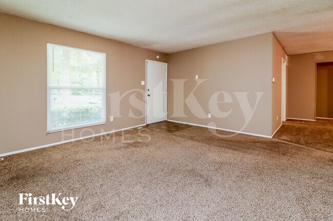 Foto del edificio - 6155 Fox Chase Ct