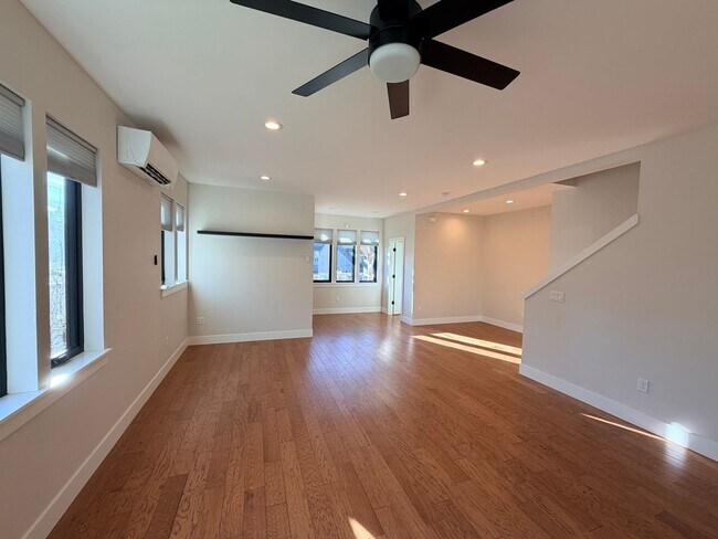 Foto del edificio - 3Bed/2.5 Bath Townhouse In Woodstock Neighborhood