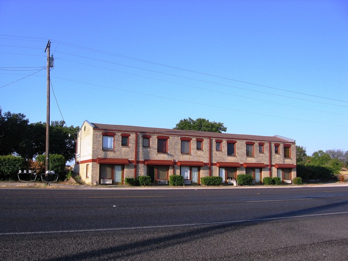 1307 Mineral Wells Hwy, Weatherford, TX 76086 Apartments in
