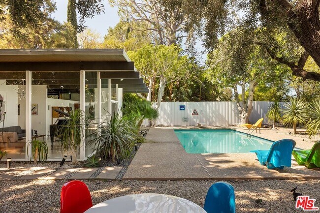 Foto del edificio - 4965 Calvin Ave