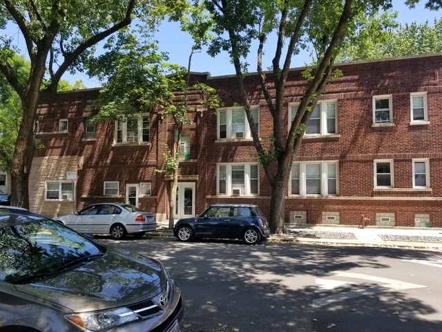 Primary Photo - 4025 N Leavitt St