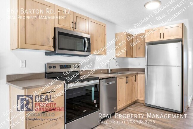 Building Photo - BRAND NEW - 3 Bed 1 bath - Pet friendly un...