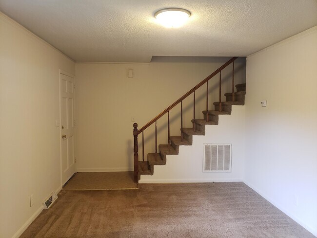 Building Photo - 5521 Old Buncombe Rd