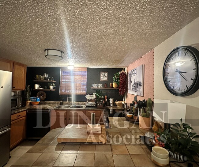 Building Photo - 2 bedroom 1 bath 40+ HOA Community Fully F...