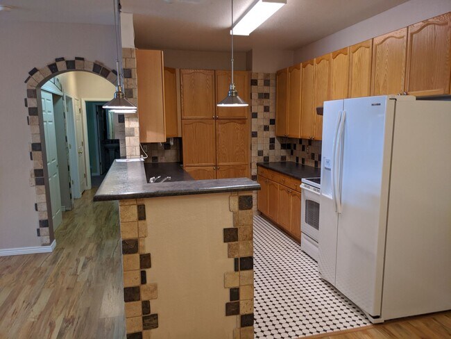 Building Photo - Spacious 2 Bedroom 2 Bath Condo - Close To Buckley AFB, DIA, DTC - Garage