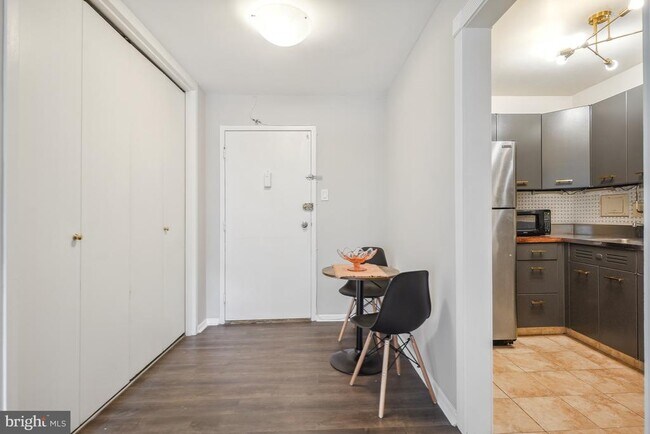 Foto del edificio - 2401 H St NW