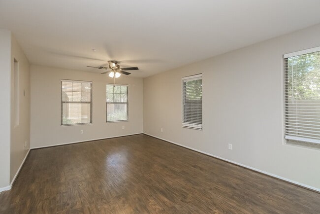 Foto del edificio - 3306 E Franklin Ave