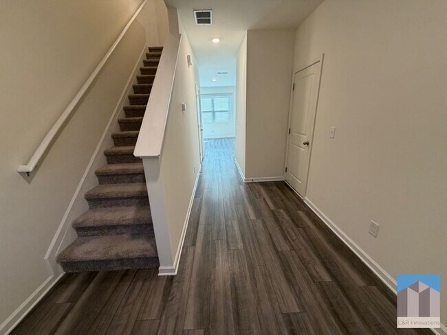 Building Photo - 3520 Condor Ct SW