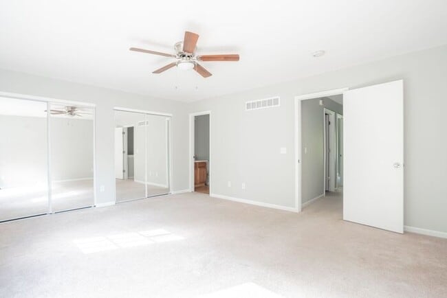 Building Photo - Spacious Townhome in Covington!