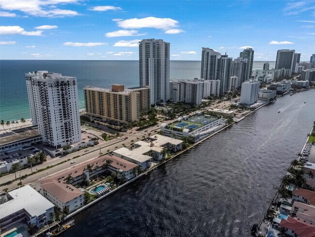 Foto del edificio - 2600 S Ocean Dr