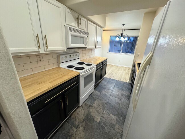 Kitchen - 7059 Fairweather Park Loop