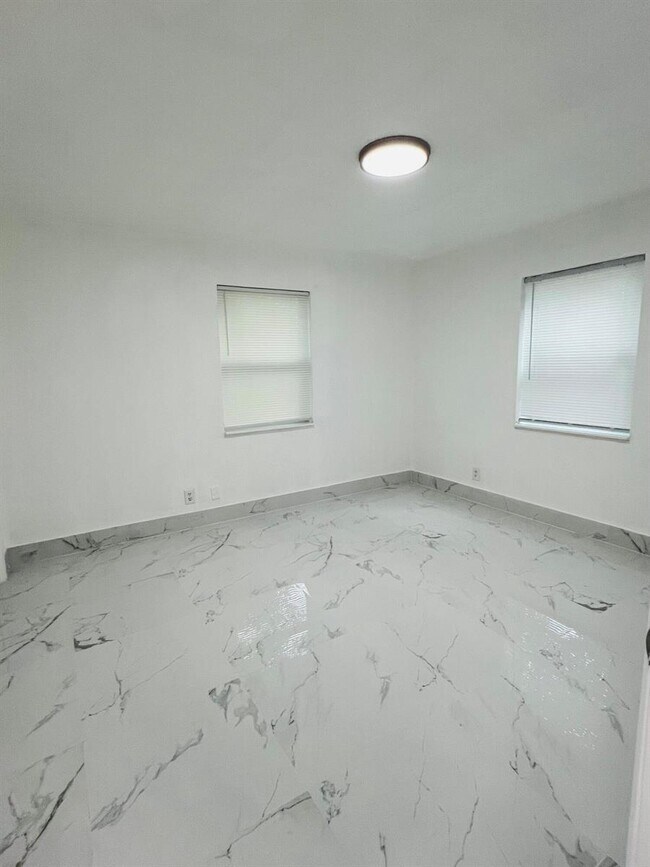 Photo - 525 NW 22nd Ave FORT LAUDERDALE, FL 33311 House