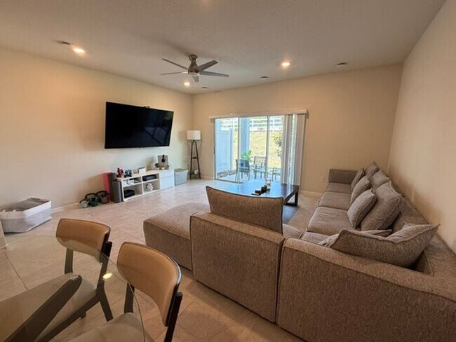 Foto del edificio - 3/2.5 Like new Davenport Townhome