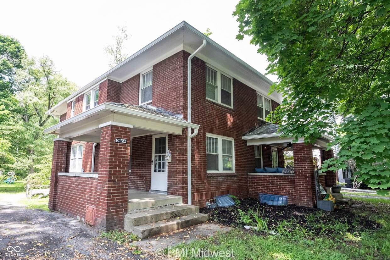 Primary Photo - 5684 N College Ave