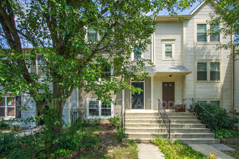 Primary Photo - 13 Meadowside Ct