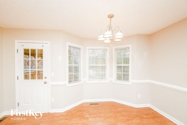 Foto del edificio - 385 Fairview Oak Pl