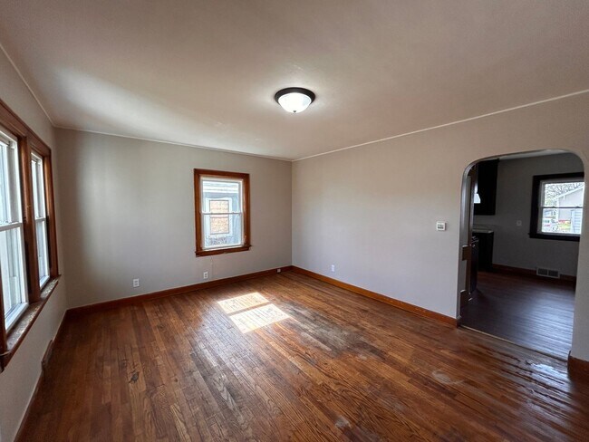 Foto del edificio - 3 bedroom, 1 bath in Rock island