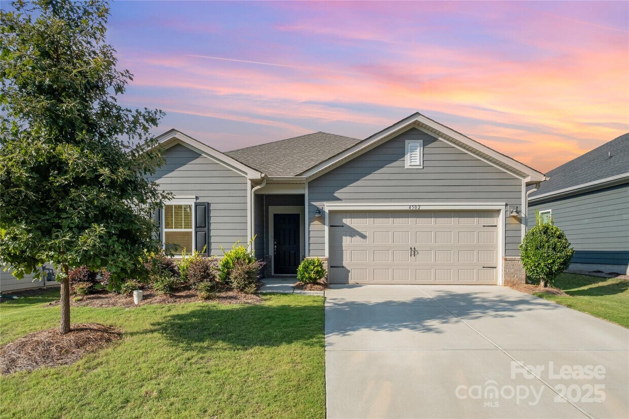 Foto principal - 4502 Bright Rd