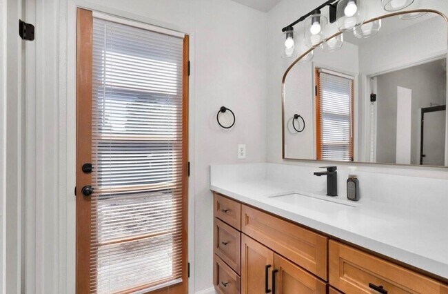 Foto del edificio - Cozy Home for rent in Visalia