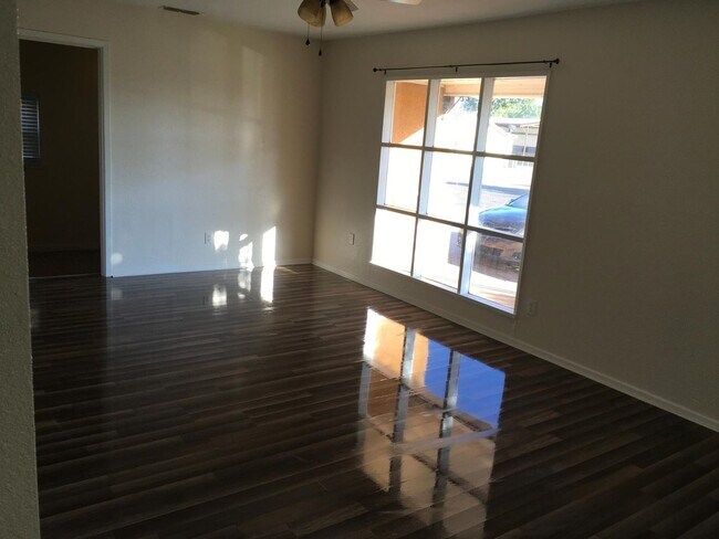 Foto del edificio - Cozy 3 Bed Home! Highland School District!