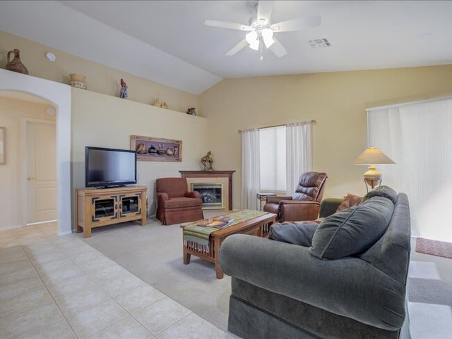 Building Photo - 9550 E Creek Vista Pl