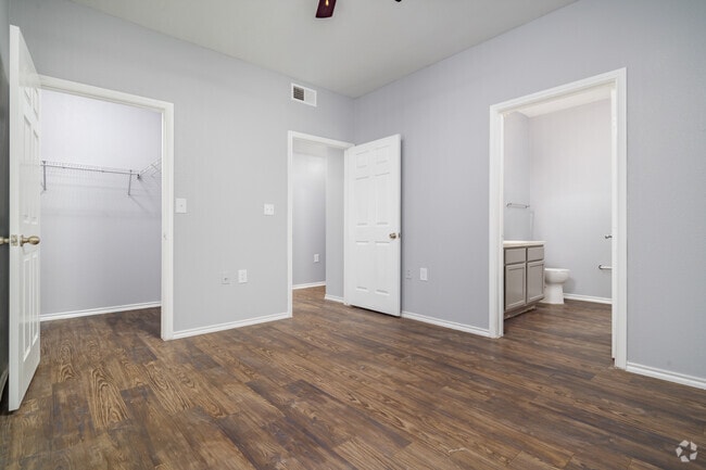 3BR, 2BA - 750SF Bedroom 3 - Mia Highland Park
