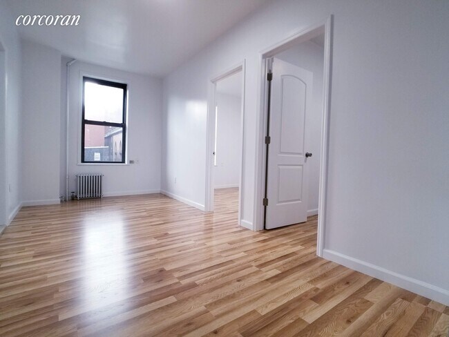 Foto del edificio - 552 Driggs Ave