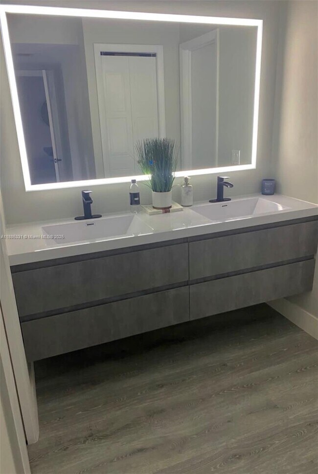 Building Photo - 432 Lakeview Dr