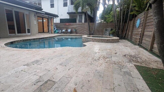 Foto del edificio - 1508 NE 5th St