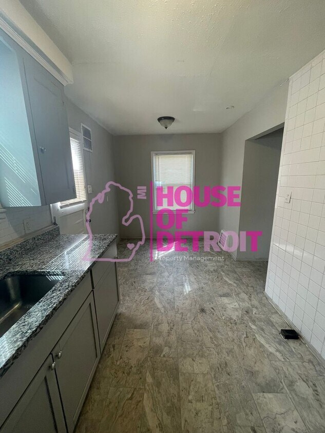 Foto principal - 3 BEDROOM | 1 BATH | FREE PRE SCREEN