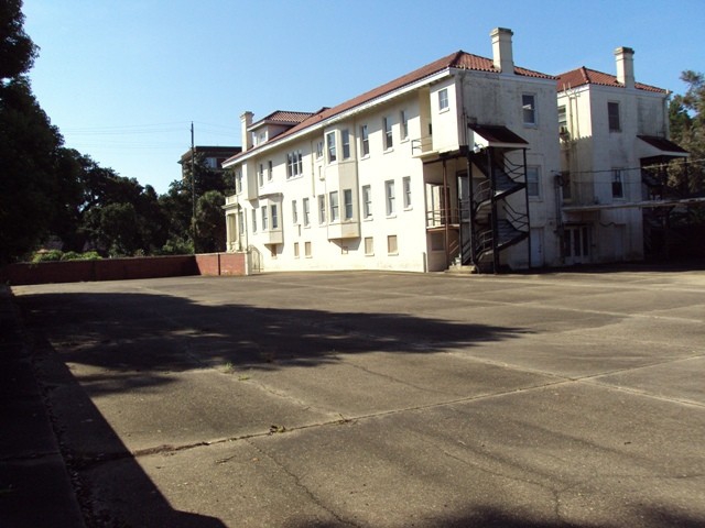 Building Photo - The Antoinette Apartments