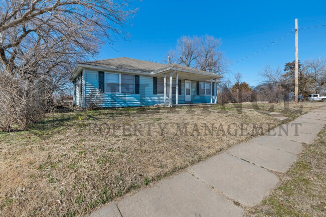 Building Photo - 2225 N Chautauqua St