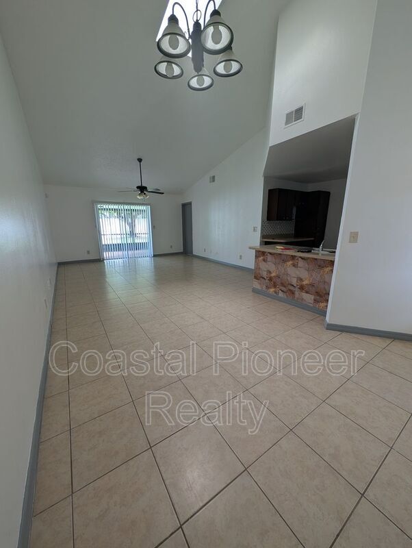 Building Photo - 1331 Coolridge Dr