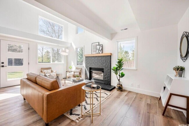 Photo - Designer Prospector Townhome