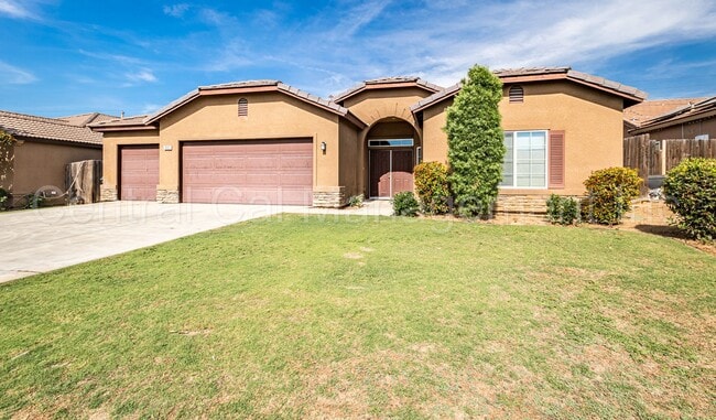 Building Photo - 4 Bedroom, 2 Bath Home - $2450 per month!