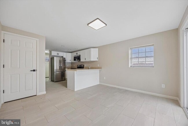 Building Photo - 431 Logan Ave