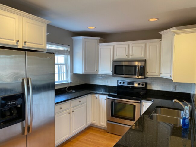 Foto del edificio - 182 Montvale Rd