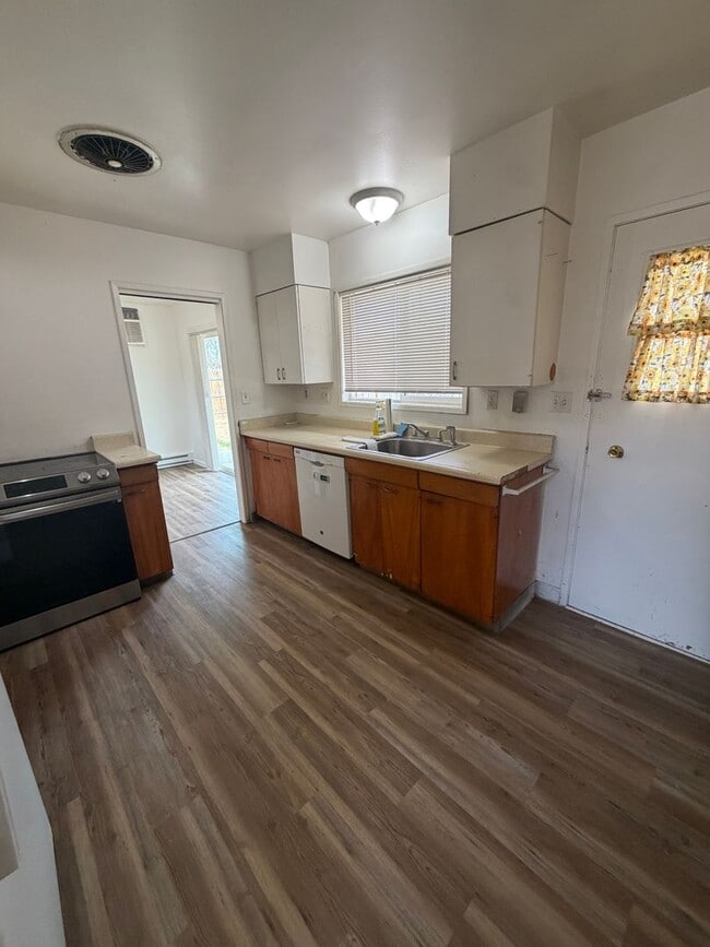 Building Photo - 8943 Craw Ln