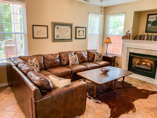 Foto del edificio - 2139 Kingsley Ln