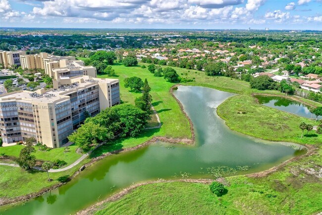 Foto del edificio - 7400 Radice Ct
