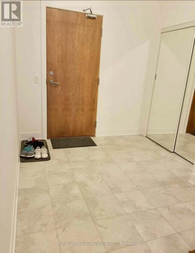 Photo du bâtiment - 1215 Bayly St