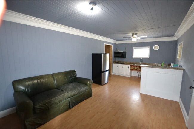 Foto del edificio - 253 Old Groveton Rd