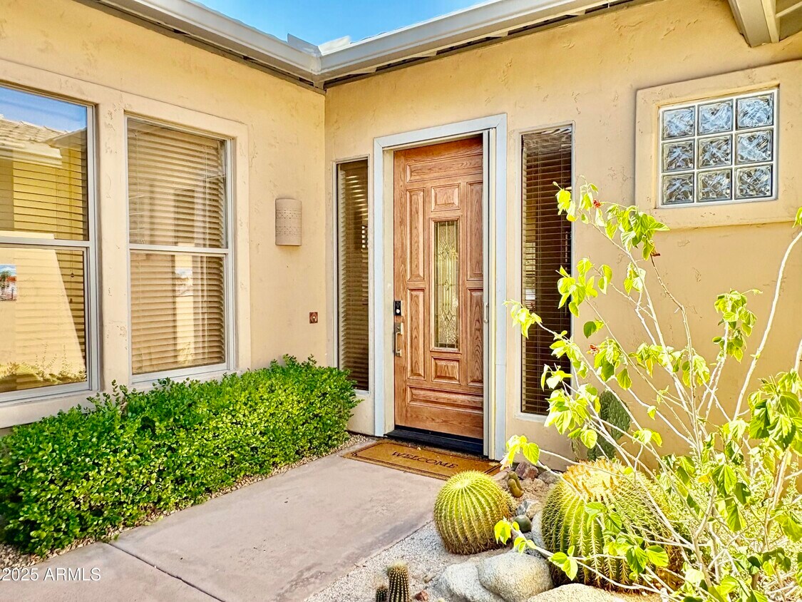 Foto principal - 9138 E Mohawk Ln